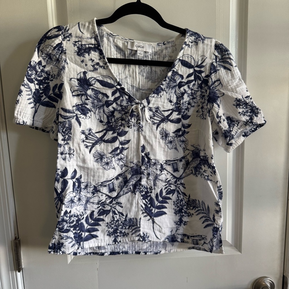 CeCe | Navy and White Southern Floral Print V Neck Cotton Blouse Small